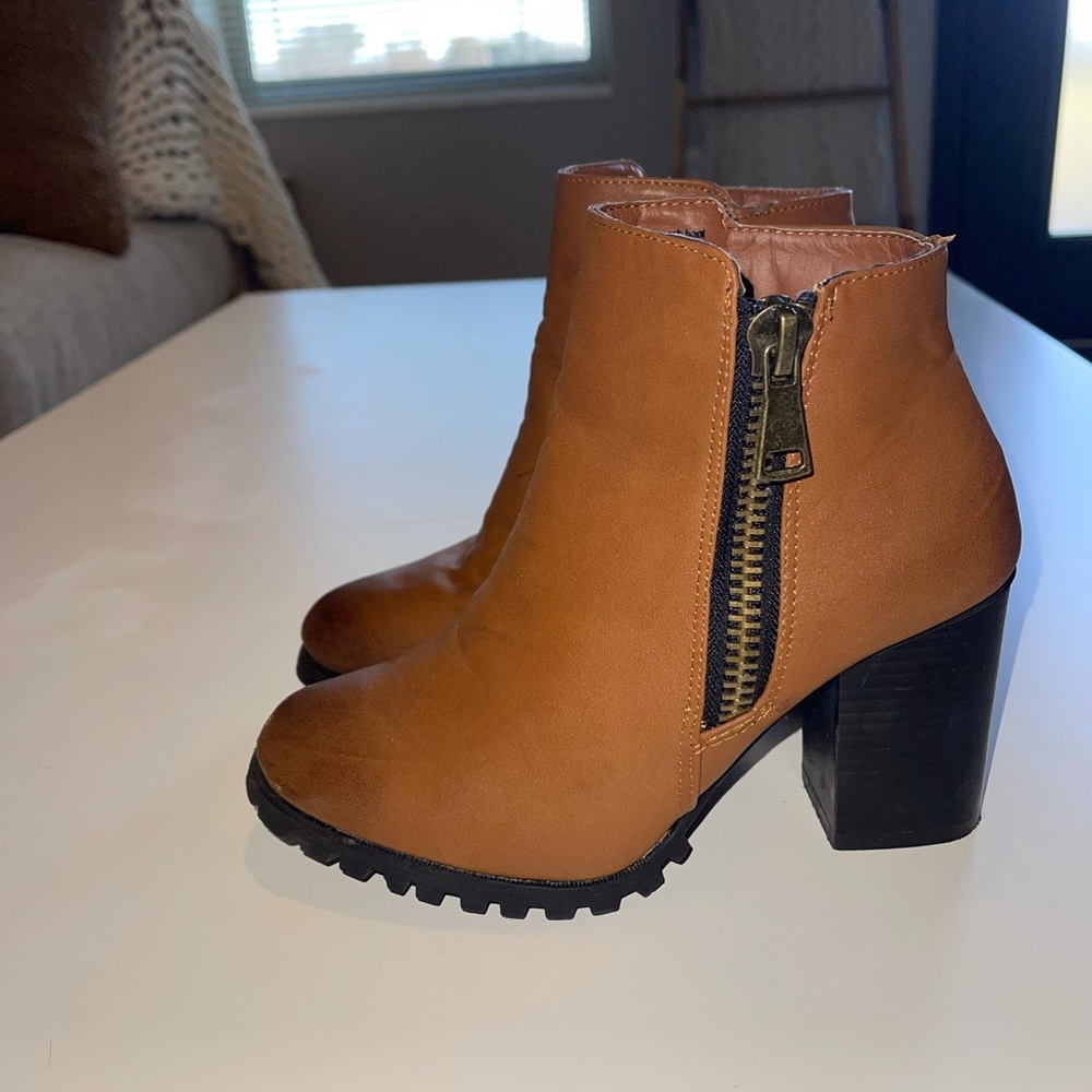 Seven7 Side Zip Heel Bootie